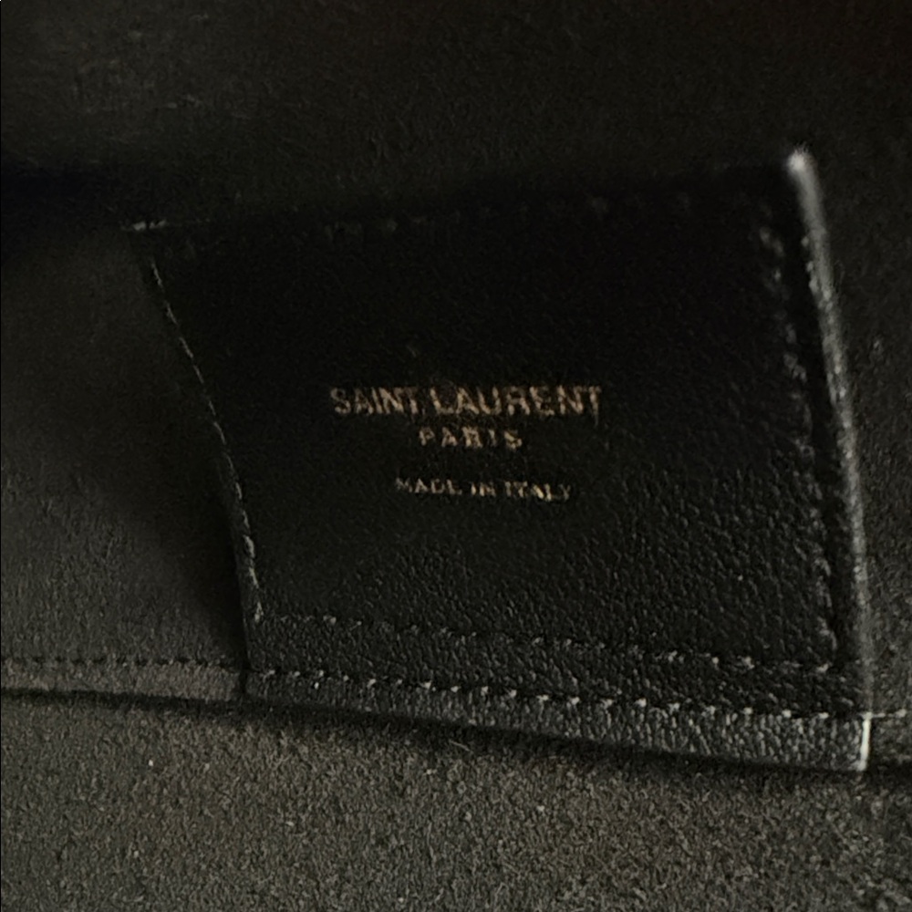 Saint Laurent Elegant Black Tote - Picture 3 of 7